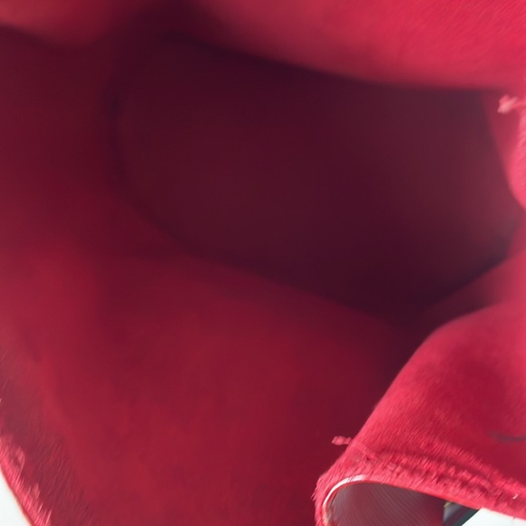 Authentic Louis Vuitton EPI Sac D’épaule Shoulder Bag Red Leather. - Picture 16 of 17